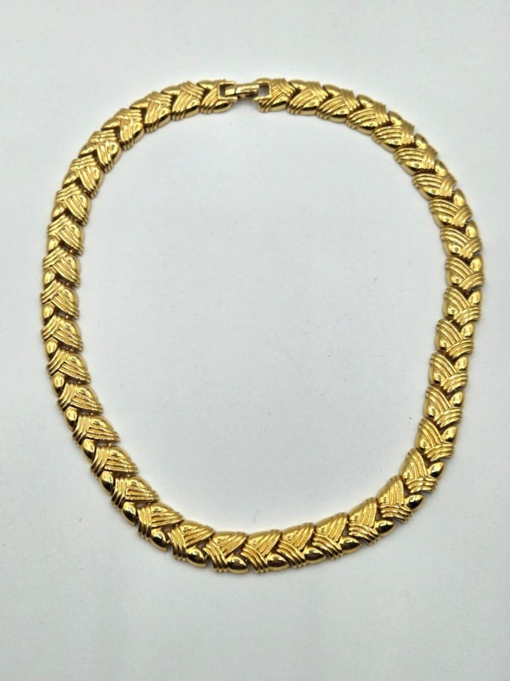 Vintage Monet Signed Gold Tone Textured Chevron Necklace 16" Weighs 56 grams - Picture 2 of 7
